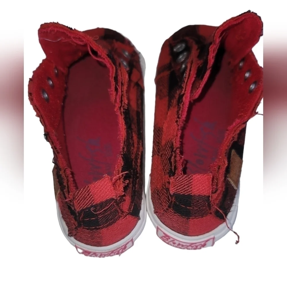 Blowfish Malibu Kids Distressed Canvas Slip on Sneakers & Velcro Closure